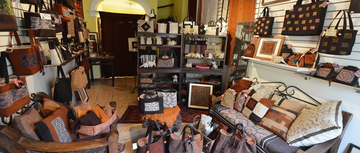 アマゾン屋のこと-アマゾン屋 - アマゾン・シピボ族の泥染め