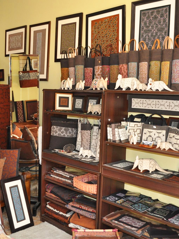 アマゾン屋のこと-アマゾン屋 - アマゾン・シピボ族の泥染め