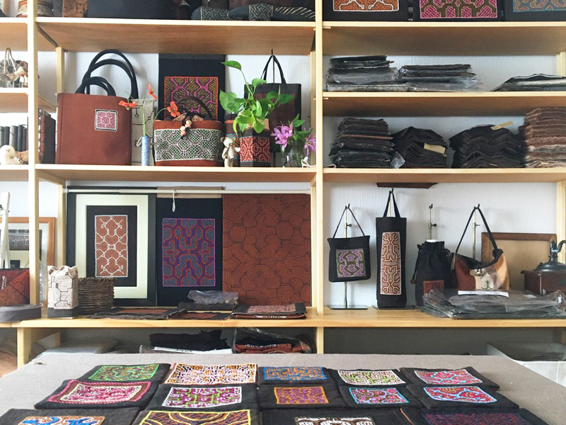 アマゾン屋のこと-アマゾン屋 - アマゾン・シピボ族の泥染め