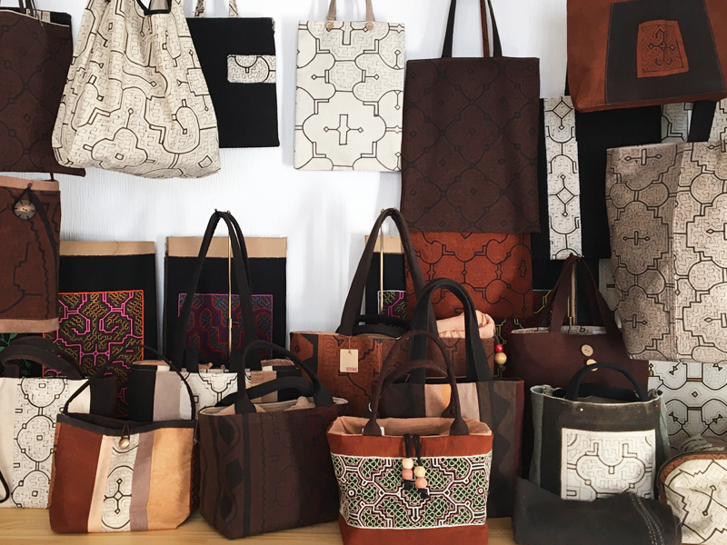 アマゾン屋のこと-アマゾン屋 - アマゾン・シピボ族の泥染め