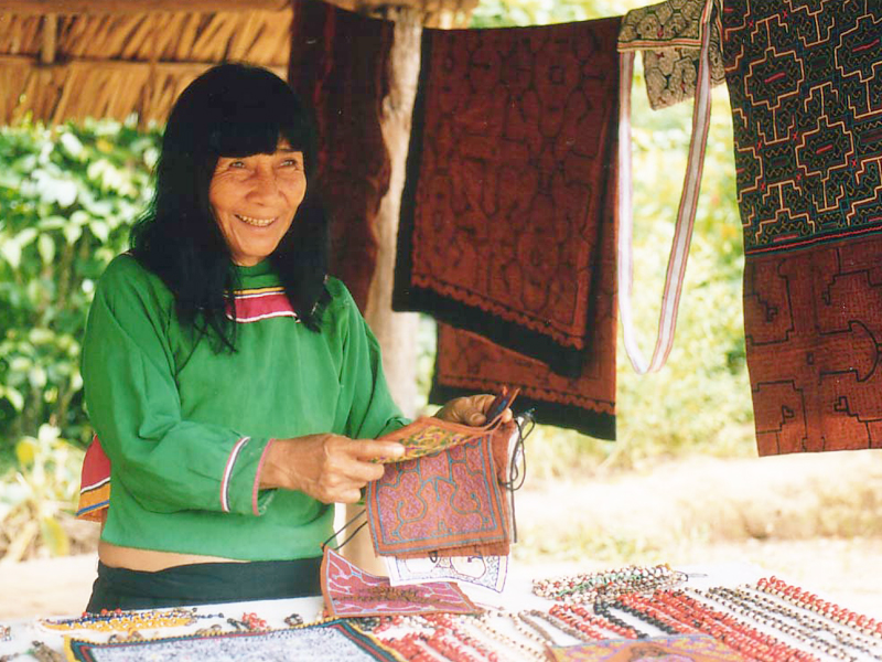 アマゾン屋のこと-アマゾン屋 - アマゾン・シピボ族の泥染め