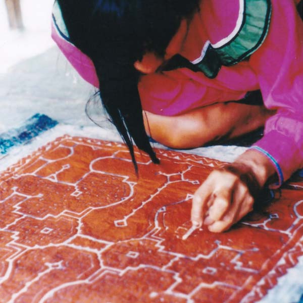 茶色の泥染めの工程5 シピボ族の泥染め-アマゾン屋-