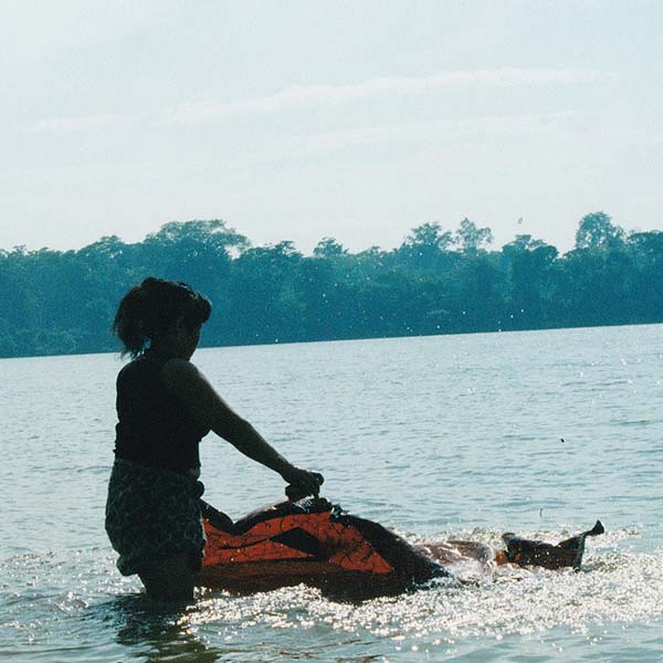 茶色の泥染めの工程7 シピボ族の泥染め-アマゾン屋-