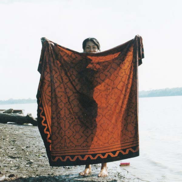 茶色の泥染めの工程8 シピボ族の泥染め-アマゾン屋-