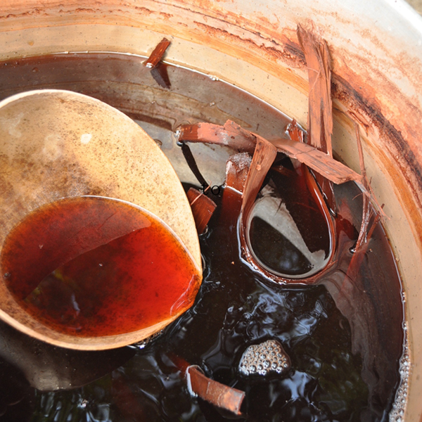 シピボ族の泥染め-アマゾン屋 - アマゾン・シピボ族の泥染め