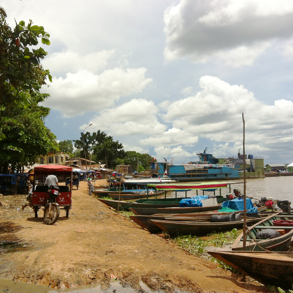 シピボ族の人々-アマゾン屋 - アマゾン・シピボ族の泥染め