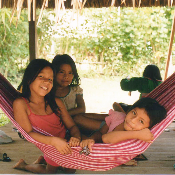 シピボ族の人々-アマゾン屋 - アマゾン・シピボ族の泥染め