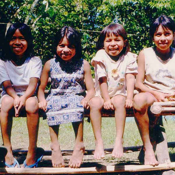 シピボ族の人々-アマゾン屋 - アマゾン・シピボ族の泥染め