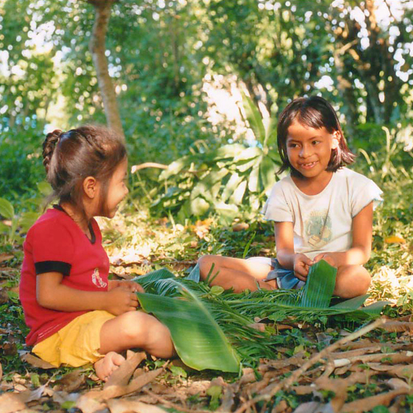 シピボ族の人々-アマゾン屋 - アマゾン・シピボ族の泥染め